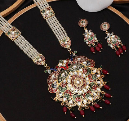 Elegance in Gold: Traditional Jewellery Set™