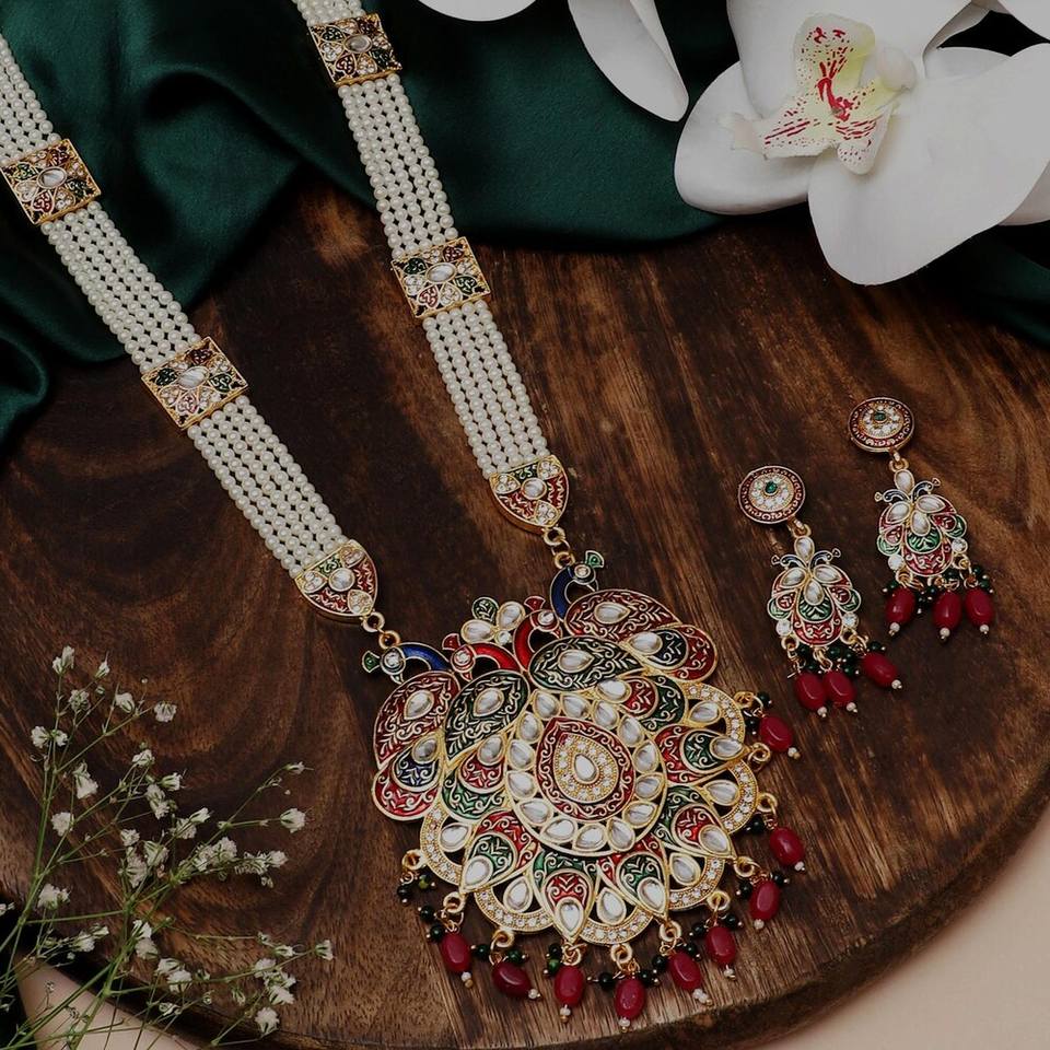 Elegance in Gold: Traditional Jewellery Set™