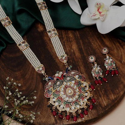 Elegance in Gold: Traditional Jewellery Set™