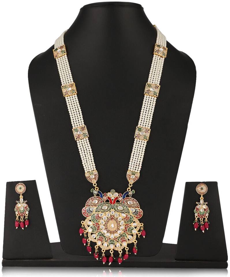 Elegance in Gold: Traditional Jewellery Set™