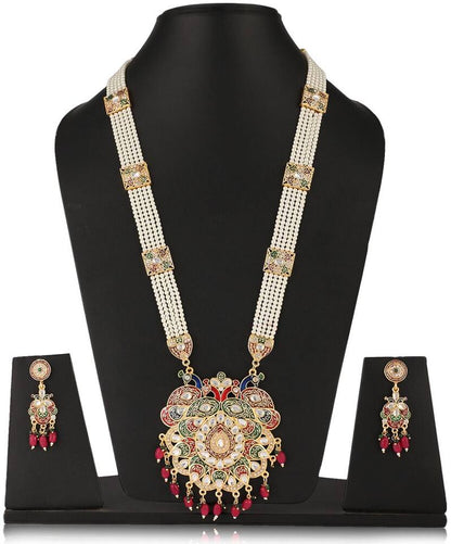 Elegance in Gold: Traditional Jewellery Set™