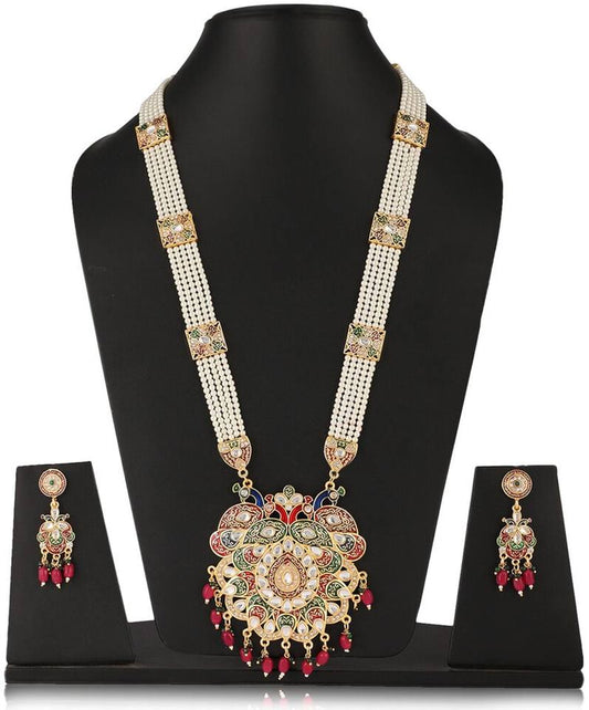 Elegance in Gold: Traditional Jewellery Set™